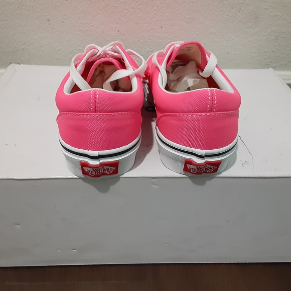 Vans - Picture 3 of 4